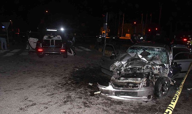 Manisa'da otomobillerin çarpıştığı kazada ölü sayısı 2'ye yükseldi