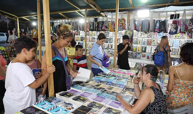 Marmaris&#039;te kitap günleri sürüyor
