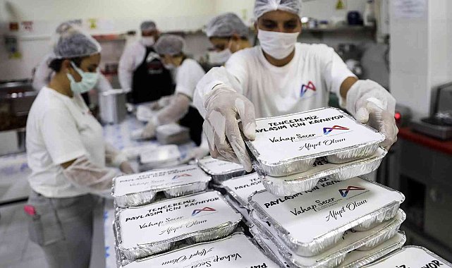 Mersin Büyükşehir Belediyesinin yemek hizmeti 3 milyon pakete ulaştı