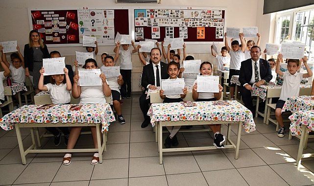 Mersin&#039;de 406 bin 912 öğrenci karne heyecanı yaşadı