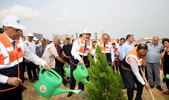 Mersin'de fidanlar toprakla buluştu