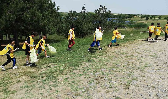 Mesire alanındaki çöpleri topladılar