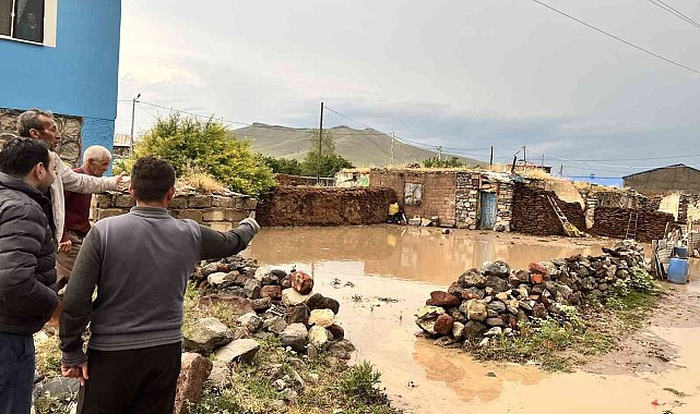 Meteoroloji uyarmıştı, Digor&#039;da bir köyü sel vurdu