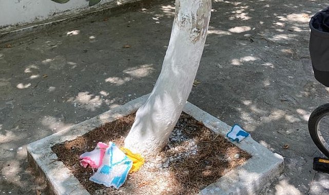 Mezitli Örgülü Sokaktaki örgüler ve resimler tahrip edildi