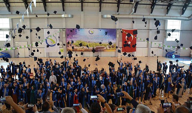 Mezun olmanın heyecanını yaşadılar