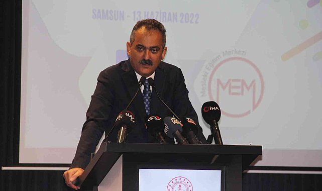 Milli Eğitim Bakanı Özer: "Aradığım elemanı bulamıyorum' sözü tarihe çöp olup gidecek"