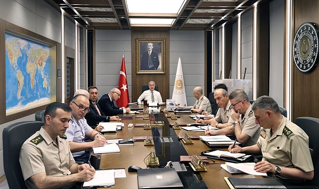 Milli Savunma Bakanı Hulusi Akar başkanlığında video telekonferans toplantısı düzenlendi