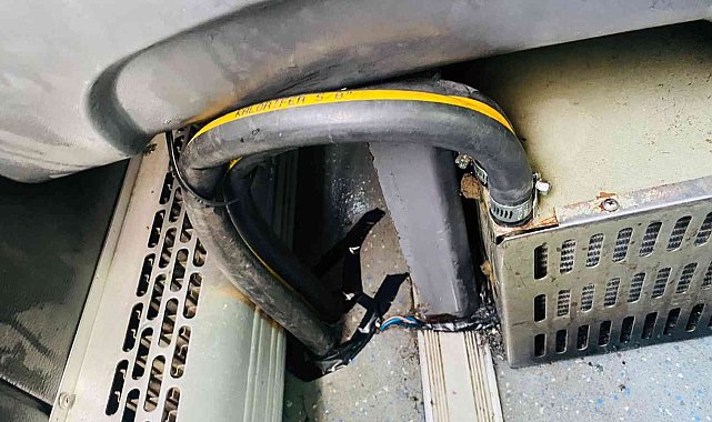 Minibüsün buhar borusu delindi: 4 yaralı