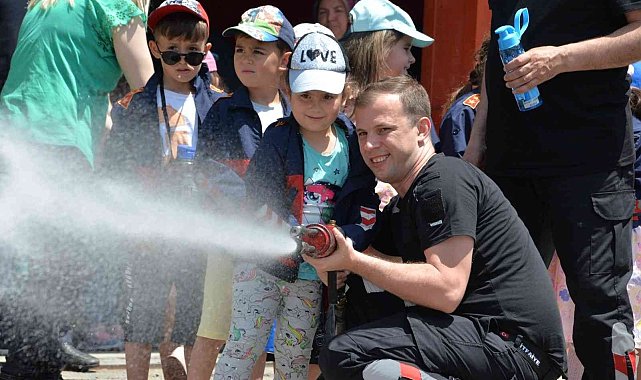 Minik öğrencilere yangın eğitimi verildi