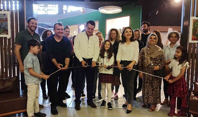 Minik ressam Azra Saka ilk kişisel sergisini açtı