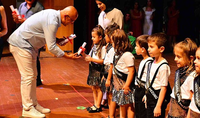 Miniklerin ilk diploma heyecanı