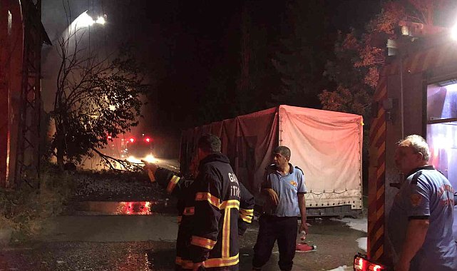 Mobilya fabrikasındaki yangın kontrol altına alındı