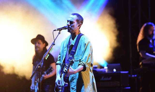 Mor ve Ötesi grubu İnönü konserini Bursa'da kutladı