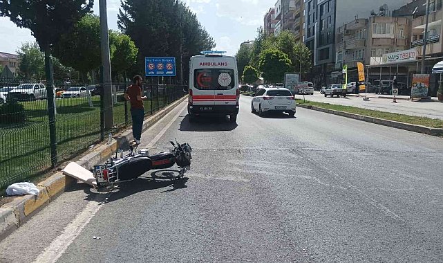 Motosiklet yayaya çarptı: 3 yaralı