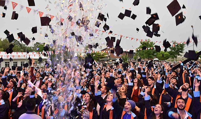 MTÜ'de mezuniyet töreni