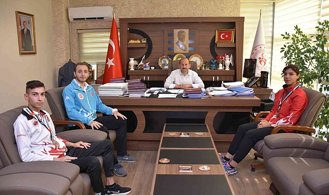 Muay Thai Dünya Şampiyonlarından Derece'yi ziyaret