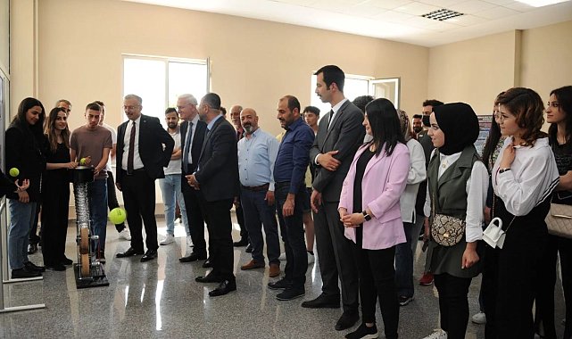 Mühendislik Mimarlık Fakültesi öğrencilerinden mezuniyet sergisi