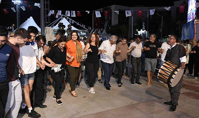 Muratpaşa'daki Güneydoğu Anadolu Gecesinde halaylar durmadı