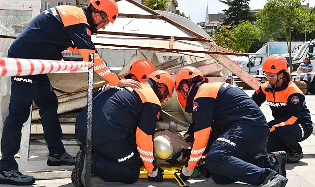 Mustafakemalpaşa&#039;da gerçeği aratmayan tatbikat