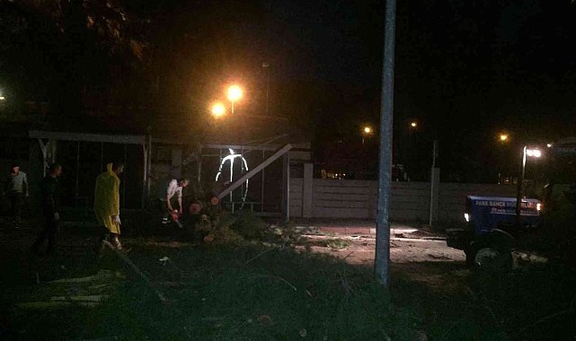 Nazilli Belediyesi'nden fırtınada yaşanan olumsuzluklara anında müdahale