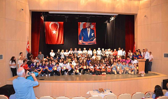 Nazilli'de başarılı öğrenciler ödüllendirildi