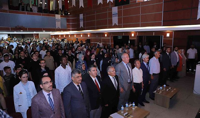 Necip Fazıl Kısakürek Şiir Okuma Yarışması'nda ödüller sahiplerini buldu