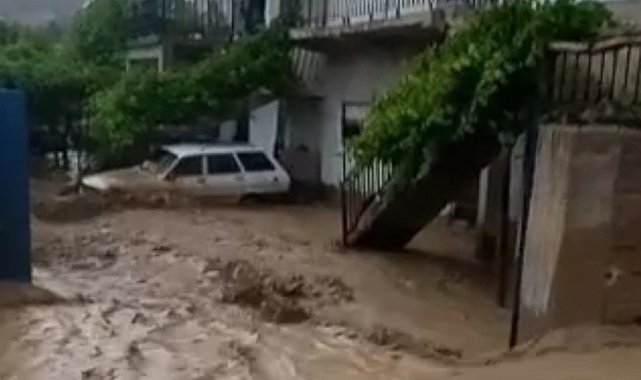 Niğde&#039;de sağanak sonrası dereler taştı, evler sular altında kaldı