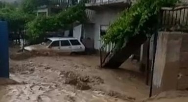 Niğde'de sağanak sonrası dereler taştı, evler sular altında kaldı