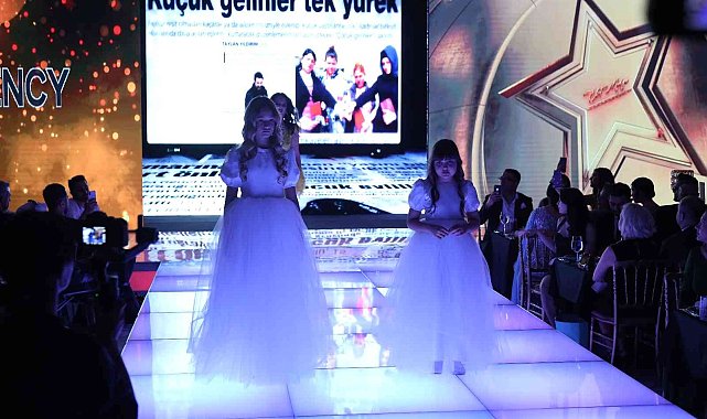 Ödül töreninde Seda Sayan'a sürpriz düğün hediyesi