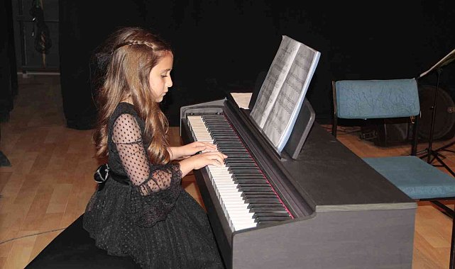 Öğrenci ve velileri hem çalıp hem oynadılar