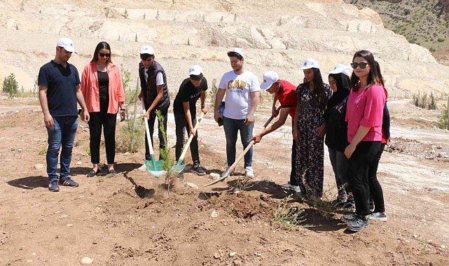 Öğrenciler tarihin gölgesinde fidan dikti