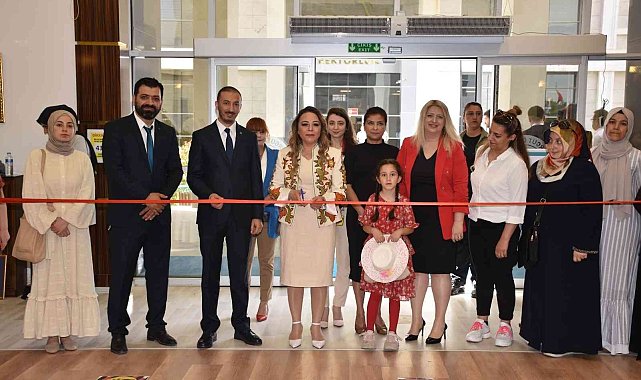 Öğrencilerden Hüsn-i Hat sergisi