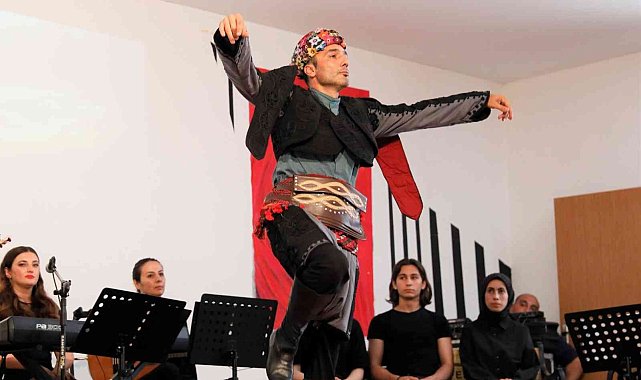 Öğrencilerden şiir ve türkü dolu etkinlik