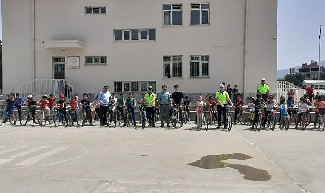 Öğrencilere güvenli bisiklet kullanımı eğitimi verildi