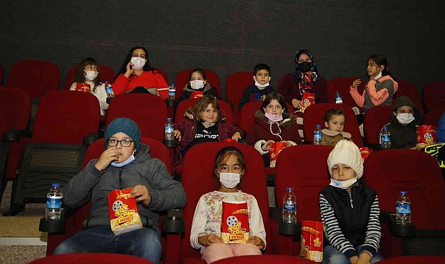 Öğrencilere karne hediyesi "sinema"