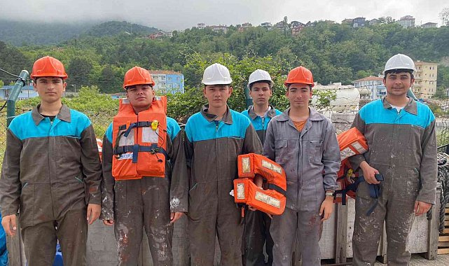 Öğrencilere uygulamalı 'denizde can kurtarma' eğitimi