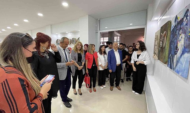 Öğrencilerin 105 eserinin yer aldığı resim sergisi büyük ilgi topladı