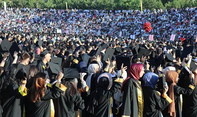 Öğrencilerin Kolpa&#039;lı mezuniyet coşkusu