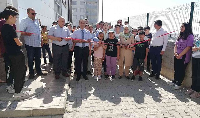 Öğrencilerin yıl sonu resim sergisi büyük ilgi gördü