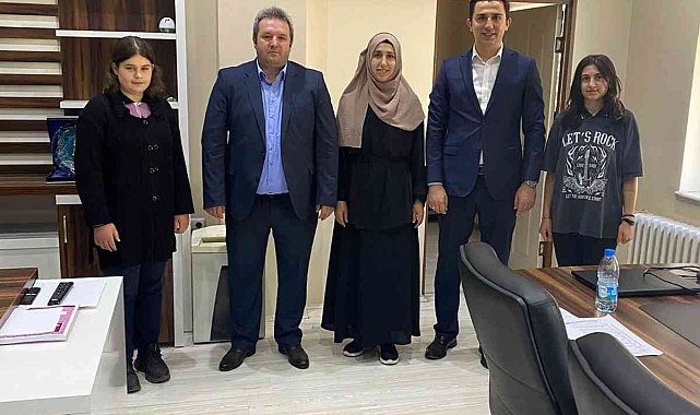 Öğretmen ve öğrencilerinden örnek davranış