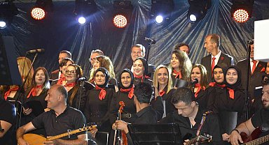 Öğretmenler korosundan Türk halk müziği konseri