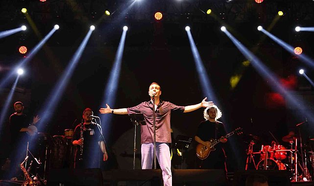 Oğuzhan Koç sevenlerine unutulmaz bir gece yaşattı