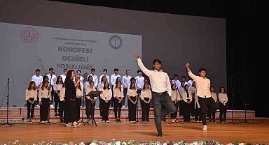 Okul koroları hünerlerini sahneledi