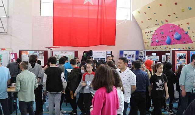 Okullar arası ROBOTEK yarışmasının kazananları ödüllerini aldı