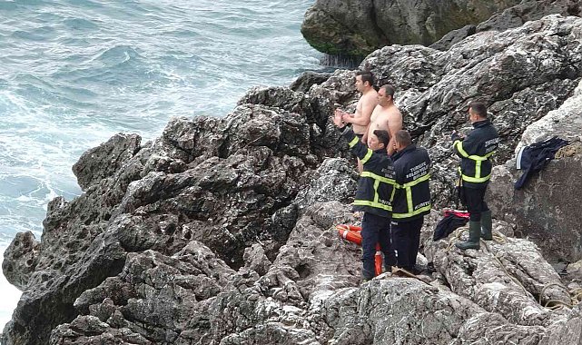 Ölümden dönen genç sahil güvenlik ekiplerine sarılarak teşekkür etti