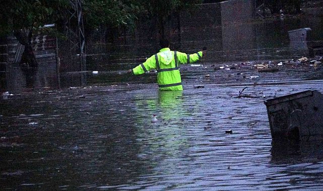 Osmaniye'de sağanak yağış hayatı olumsuz etkiledi