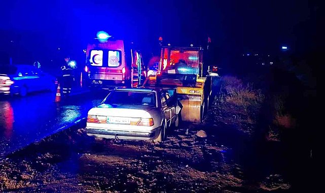 Otomobil yol kenarındaki silindir aracına çarptı: 1 yaralı