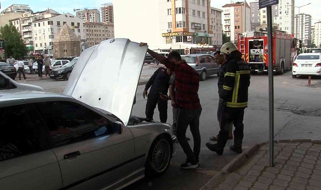 Otomobilin egzozundan çıkan dumanı yangın sandılar