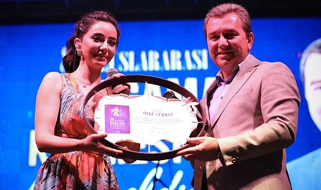 Öykü Gürman Bergama&#039;yı coşturdu