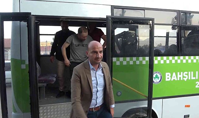 Özel firmaların yüzde 70'lik zammına tepki gösteren başkan, belediye otobüslerini uygun fiyatla vatandaşın hizmetine sundu